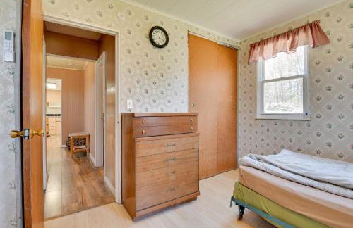 Shared Fire Pit and Kayaks Catskills Lake Retreat! - Foto 10