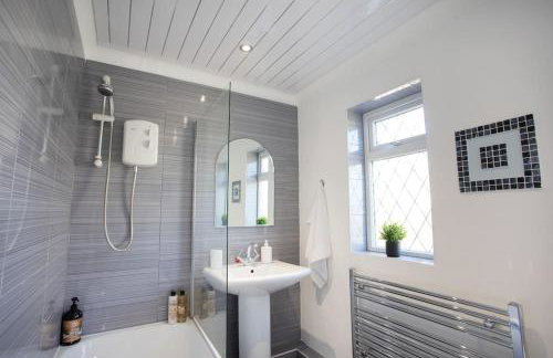 Rawmarsh House, Rotherham for contractors & Families, off-road parking, high speed wifi - Foto 17