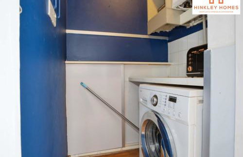 Centrally Tucked Away Private 4bed - Free parking! By Hinkley Homes Short Lets & Serviced Accommodation - Foto 24