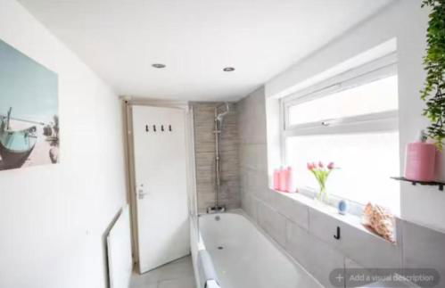 Charming 3BDR House By Homestyles Hosts Short Lets & Serviced Accommodation Hoole With Free Parking & Free WiFi - Photo 23