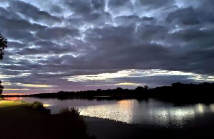 Amazing Glamping Vacations in this Riverside Cottage in Llano, Texas - Foto 3