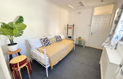 Treforest Apartment 2 Bedrooms - Next Station- Free Parking - Foto 18