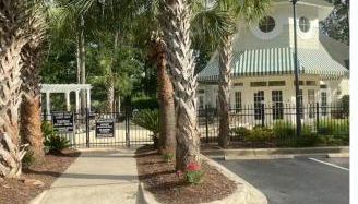 First Class Treatment Luxurious end unit Patio Pool Restaurant Bar on premises Steps away from Everything else! Spacious Condo Stocked with all You Need! - Foto 5