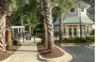 First Class Treatment Luxurious end unit Patio Pool Restaurant Bar on premises Steps away from Everything else! Spacious Condo Stocked with all You Need! - Foto 5