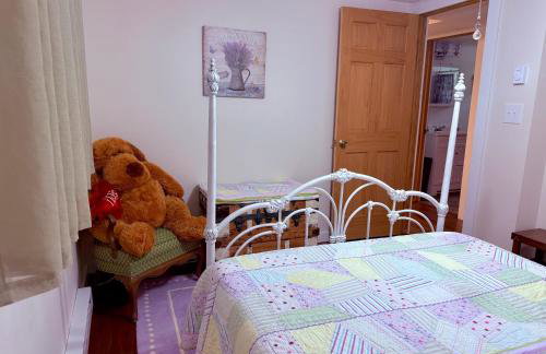 WOW!! Ultimate Pocono Retreat Hot Tub, Game Room, Fire Pit, Near Lakes & Hiking! - Foto 34