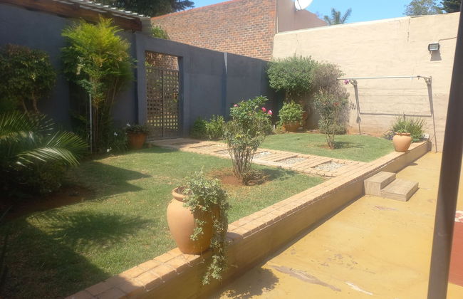 Jakes's Place Modern Comfortable & Sunny 3-bedroom House in Kensington - Photo 40