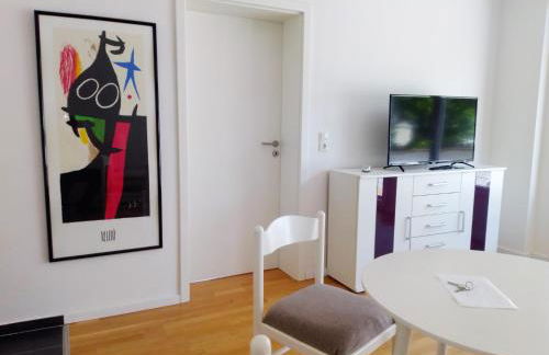 Zentrale ruhige Lage mit Parkplatz und Terrasse - Foto 2