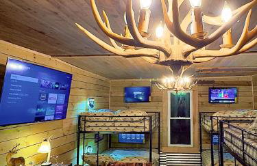 King Suite & Bunkhouse - Deer Camp - WiFi - Grill - Foto 8