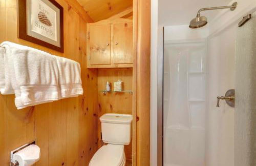 Vintage Snow White Cottage about 2 Miles to Village! - Foto 15