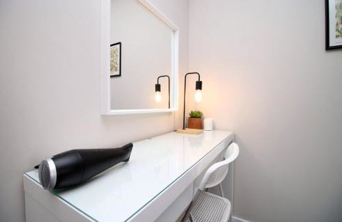 Elegant 2BR w/ Pool Table in Prime Location - Foto 54