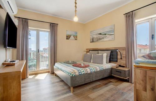 Home Away From Home - Photo 5