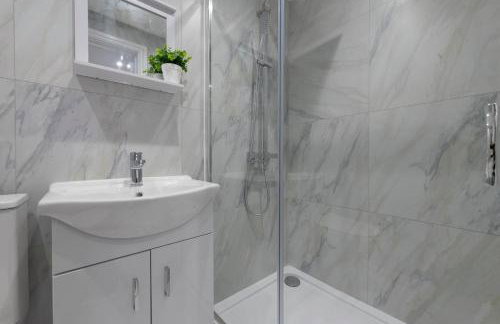Bright 2-Bedroom Ensuite Apartment with Kitchen - Foto 36