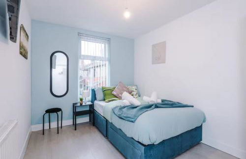 Group-Friendly Home near Manchester with Hot Tub and Private Cinema Room - Foto 19