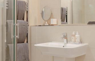 Elegant Epsom Family - Photo 20