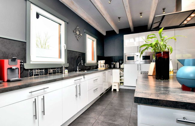 Villa With Heated Outdoor Pool and Sauna - Photo 13