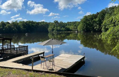 Charming Romantic Lakefront Cottage or Guest Room Depending on Availability Near Golf - Foto 1