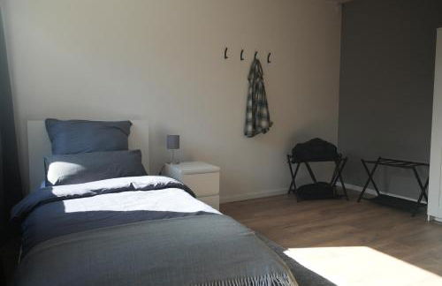 KS Stays Apartments - 2 Schlafzimmer mit 4 Einzelbetten in Bielefeld - Foto 1