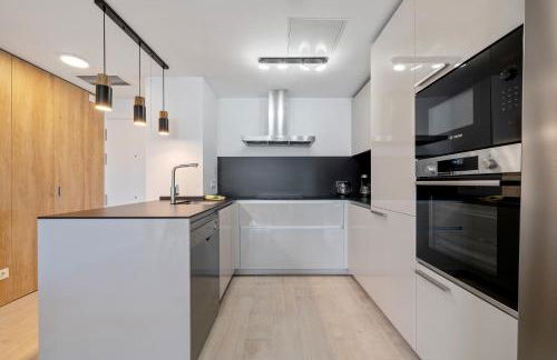 Magical 2BR Condo in the Heart of Cambrils - Photo 9