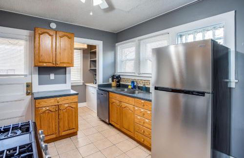 Spacious Home with In-Unit Laundry, Parking, 1GB WiFi, & Patio Deck - Foto 7