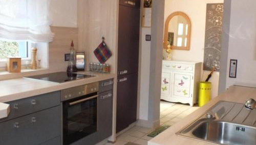 Holiday Home Komfortables Ferienhaus mit Garten und Parkplatz in unmittelbarer Nähe zum Stad by Interhome - Foto 2