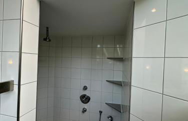 Design-Ferienhaus mit Garten, Kino & 5 Schlafzimmern - Foto 32