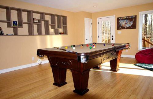 Stately Luxury Vacation Rental with a Private Hot Tub near Brown County State Park, Indiana - Foto 12