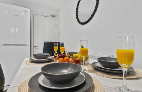 Kingston 5 Bed 2 Bath Contractors Close to Station - Foto 3