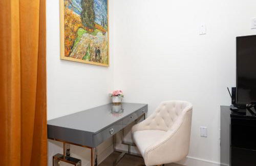 Stylish Apartments in Glendale with Free Parking - Foto 34