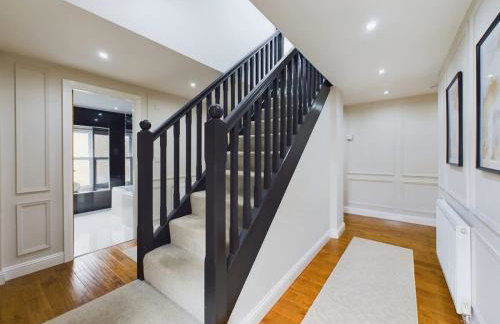 Modern 4 Bed Walk to Pubs, Shops and Countryside - Photo 34