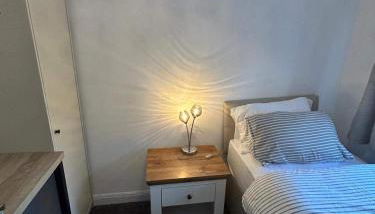 Cosy 3-Bed Retreat - Garden Parking & Bbq - Foto 3