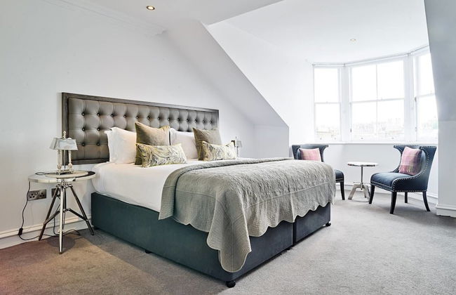 JOIVY Luxury George Street Apartments: Castle Suite - Photo 6