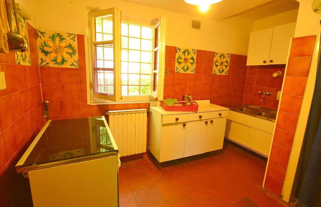 Spacious Home With Shared Pool - Photo 17