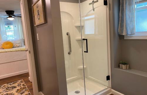 The Hive - Unique Themed Getaway - Foto 8