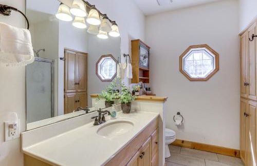 Family-Friendly Cabin By Golf Course and Marina - Foto 18