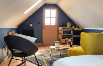 The Cartshed, Coltishall, Norfolk - Photo 13