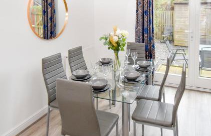 Milton Keynes 5BR Contractor house, families/ groups welcome. - Photo 14