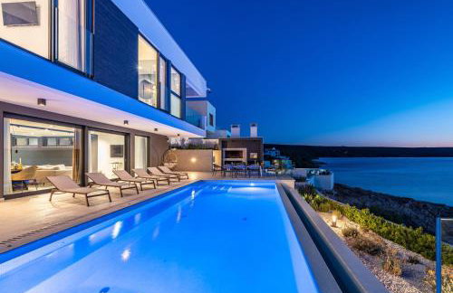 Luxury Villa Novita with Pool - Photo 8