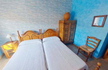 GREDOS RURALRUT cerca del CASTAÑAR de El Tiemblo, Reserva Natural VALLE DE IRUELAS, alojamiento acogedor con cabina hidromasaje, chimenea eléctrica, calefacción, wifi, cocina - Photo 44