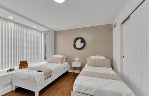 Fire and Fun Luxe Stay w Pool Hot Tub and Game Room - Foto 39