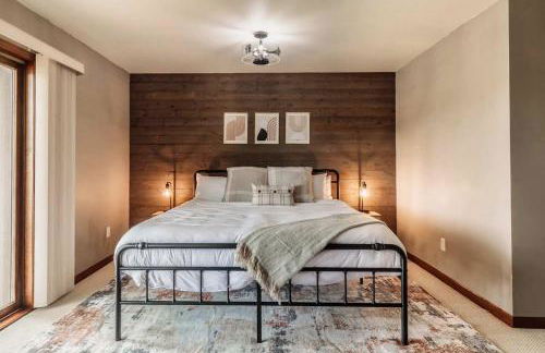 Waterfront Home with Dock Sleeps 8 - Foto 4