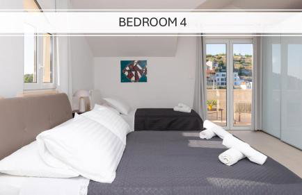 VILLA PHILIPPA - luxurious five-room villa - idyllic location - first row to the sea - spectacular view of the sea bay - unforgettable sunsets - 15 minutes from Supetar ferry port - free parking - private heated pool - Foto 21