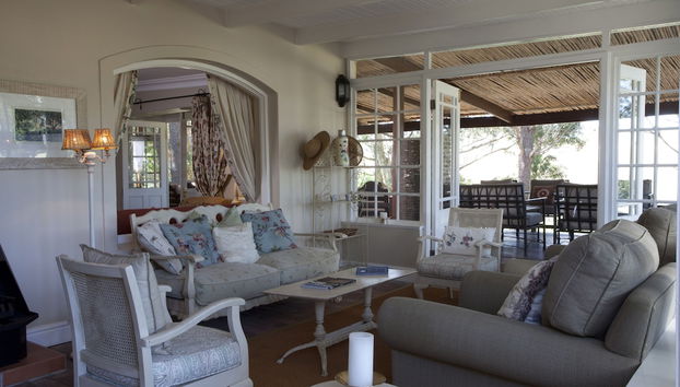 Coin salon dans le hall