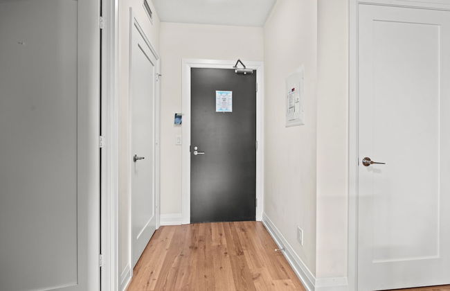 Modern Apartments in North York - Photo 54