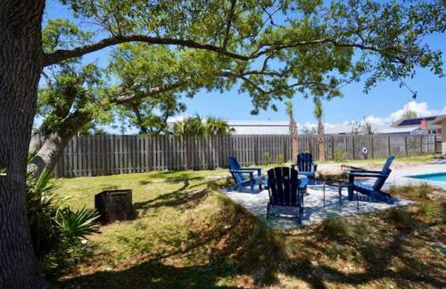 Southern Mermaid Cottage- Pet Friendly Fenced - Photo 46