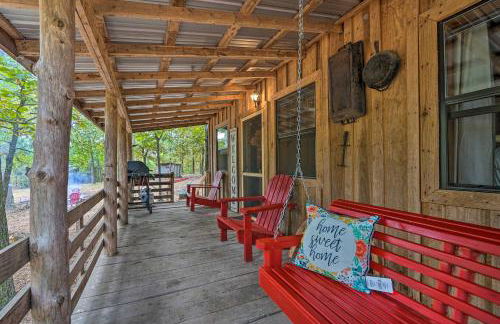 Wright City Cabin with Fire Pit and Forest Views! - Foto 1