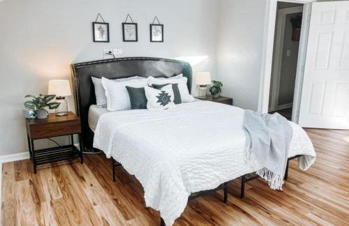 Large 4 Bedroom Home Close to Airport and IX Center - Photo 3