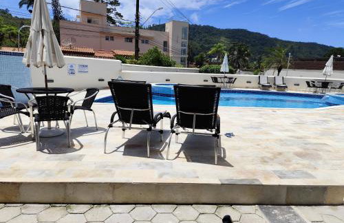 Apto com ar-cond e piscina a 100m mar praia da Enseada - Foto 61