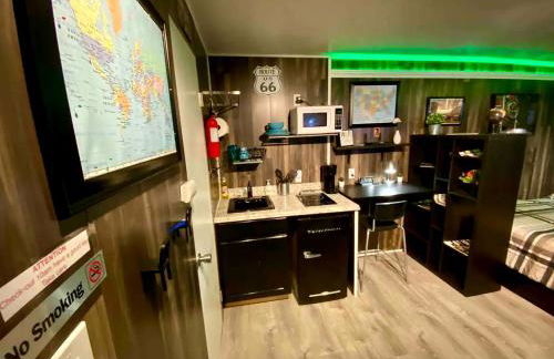 Fully Refurbished Container in Devore Heights, California, for Glamping Trips on Route 66 - Foto 13