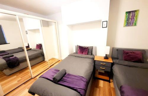 Modern 3-Bed Family Haven wFree Parking - Foto 24