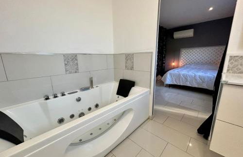 Maison moderne au calme avec billard, jacuzzi, bain à remous, piscine, Babyfoot - Foto 28
